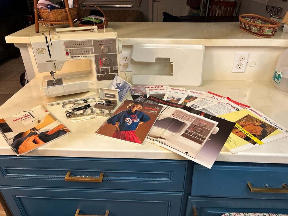 Bernina 1130 Electronic Computerized Sewing Machine 27 piece w/ Guides